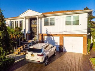 2625 Orr St, Merrick, NY 11566