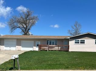 558 W 10th St, Winner, SD 57580