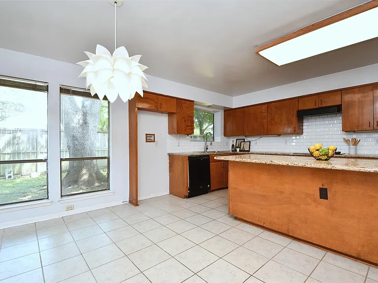 7718 Moondance Ln — Photo 12