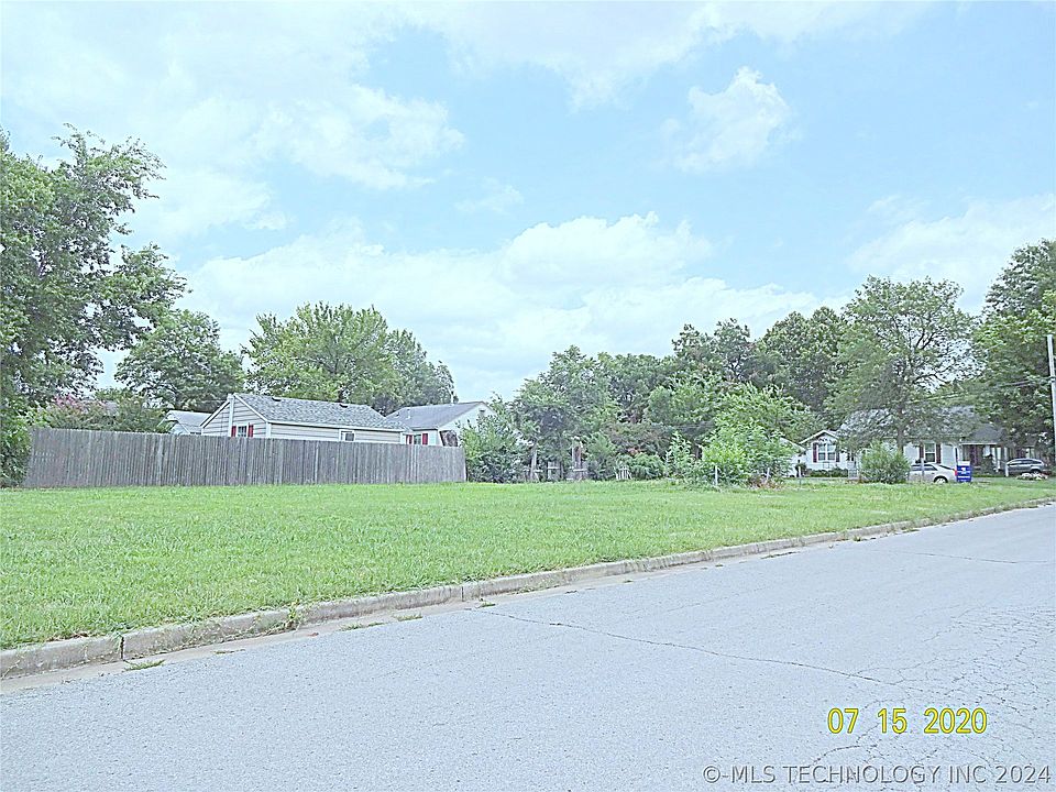 2nd image of 502 N 1st St