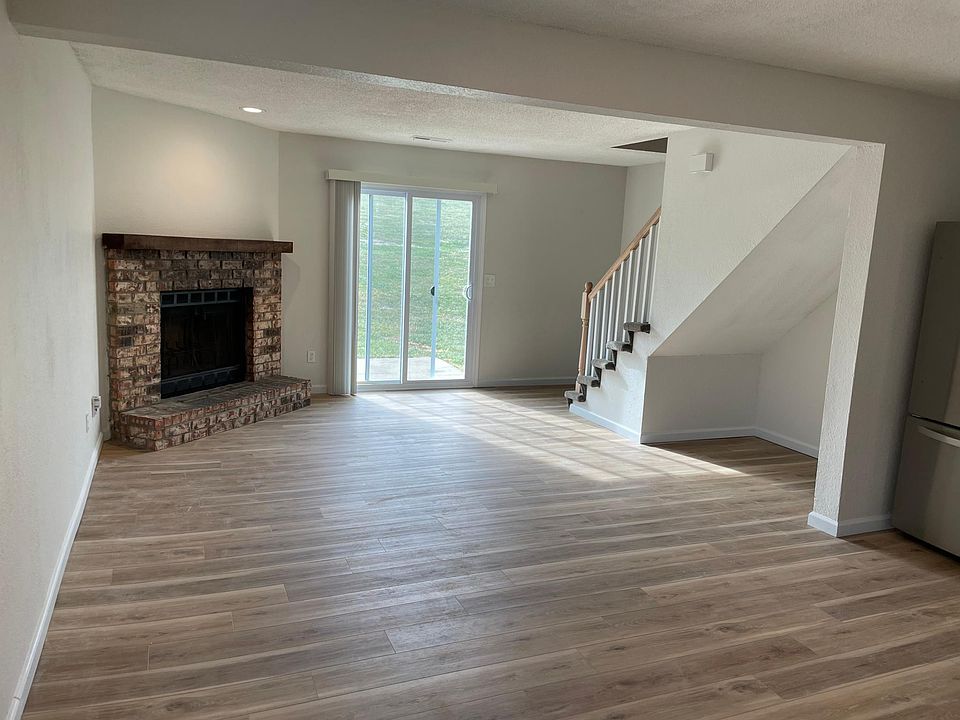 1st image of 1223 SE 8th St #1223