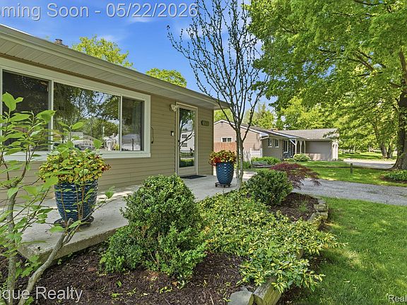 4th image of 2624 Harrison Ave