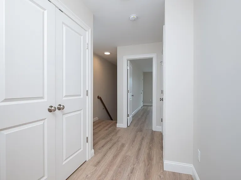 8 Edgewater Cir #8 — Photo 20