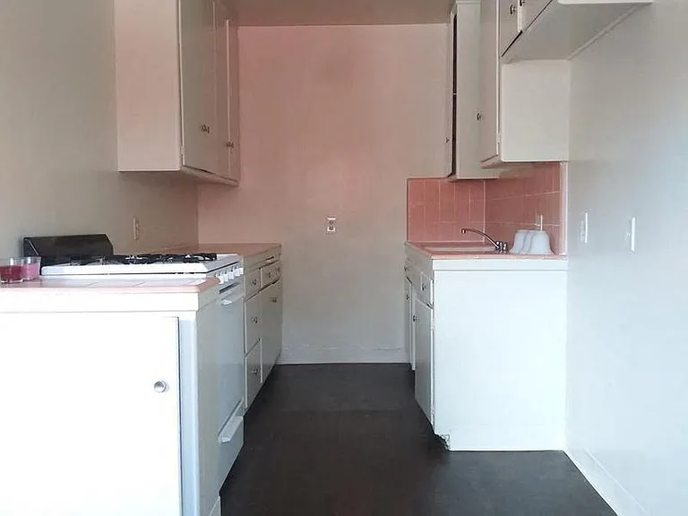 418 W Regent St — Photo 10