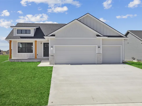1204 Deer Ridge Dr NW, Bondurant, IA 50035