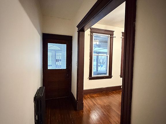 4th image of 36 Slingerland St #1