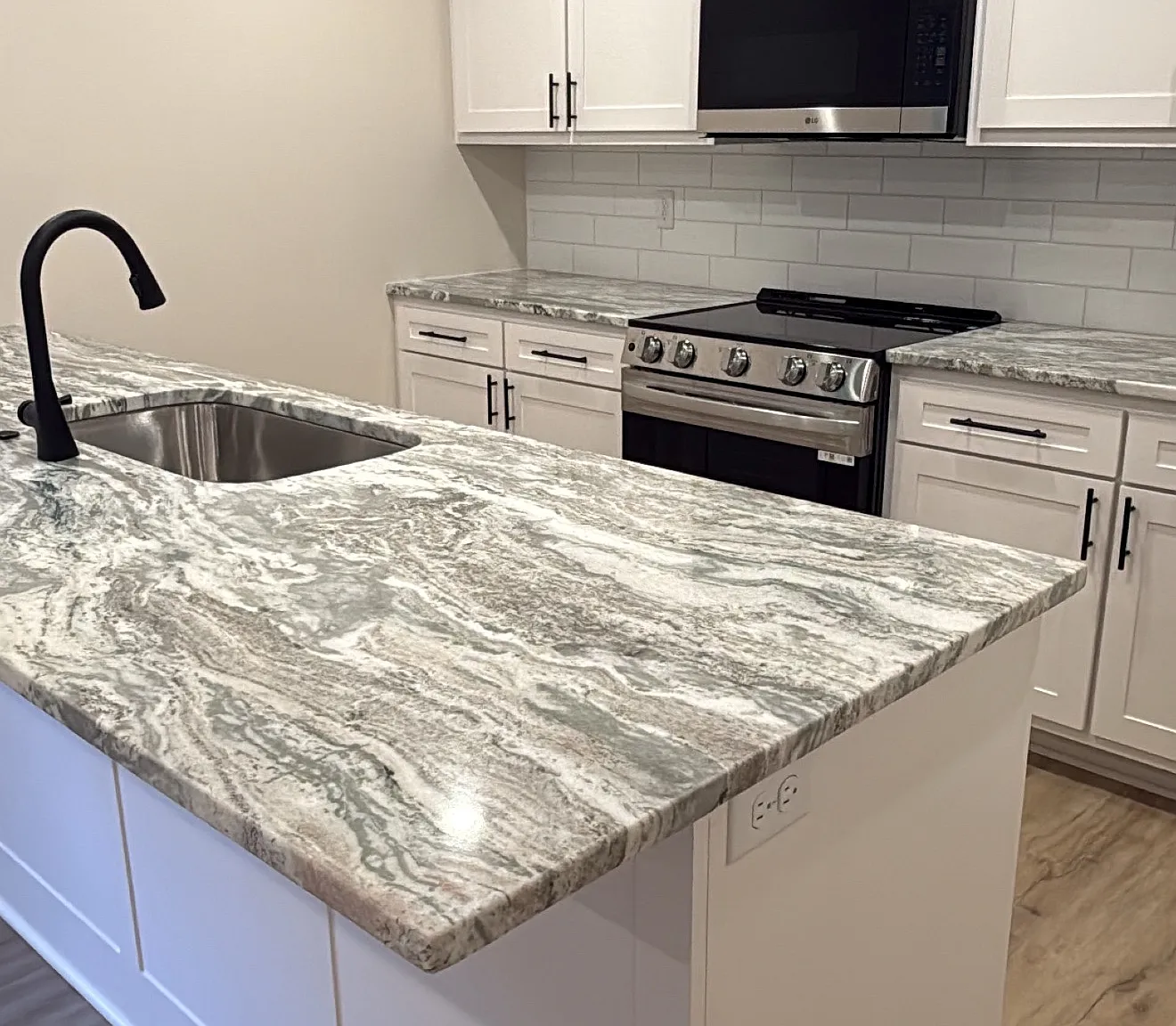 2 bed, 1.5 bath, 1010 sqft, $1,500 — Photo 2