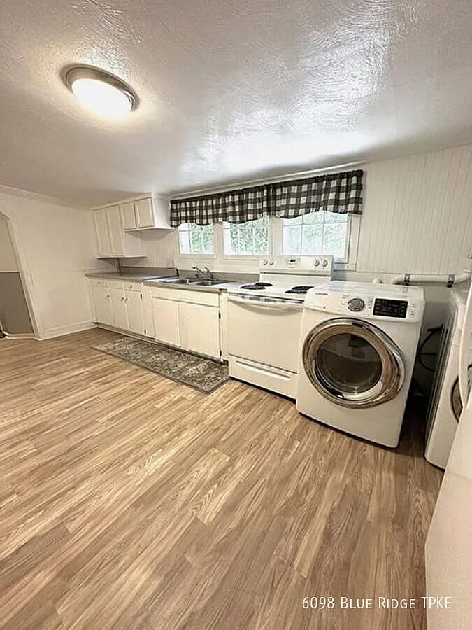 3 Bed 1 Bath Outside Fincastle! — Photo 4