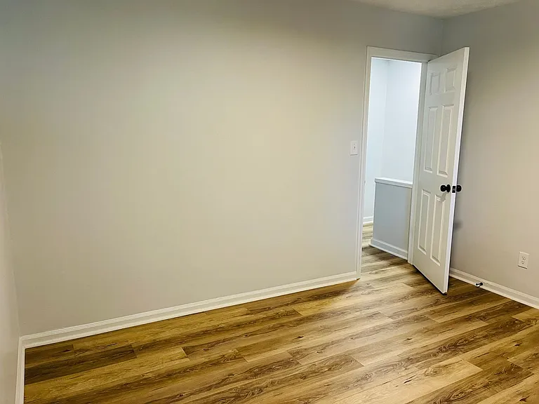 2141 Thompson Ave SE — Photo 16