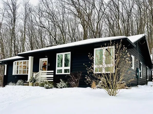 11 Highland Dr, Corning, NY 14830