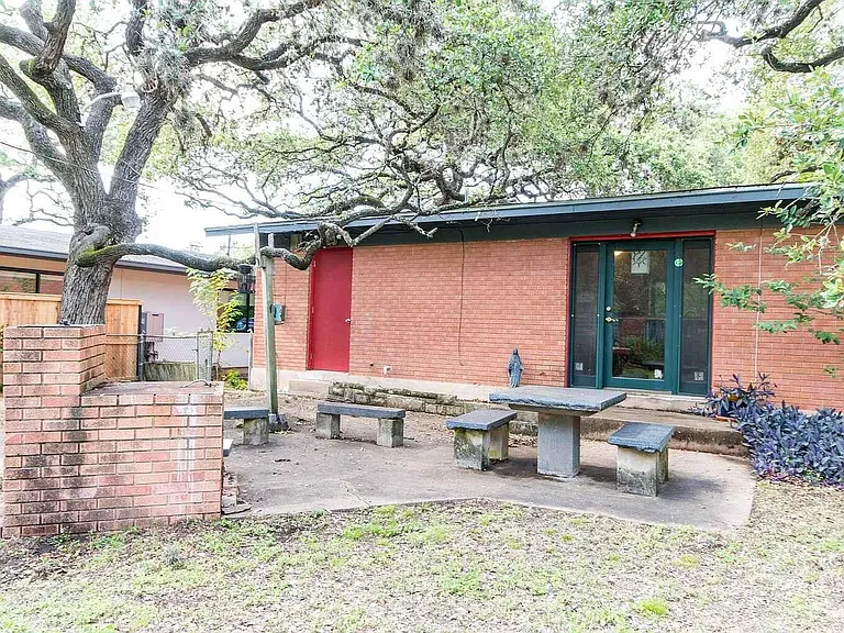 1207 Fieldcrest Dr — Photo 13