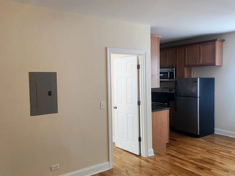 4542 W George St #2F — Photo 2