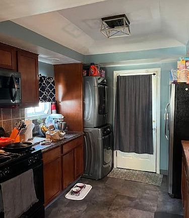 5th image of 18805 Hazelwood St