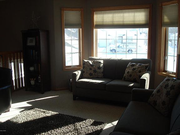 5th image of 2326 Hillcrest Ln