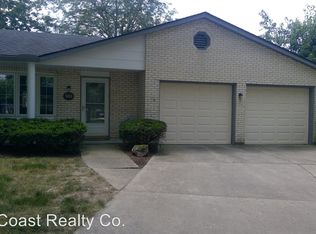 302 Kristina Ct, Dayton, OH 45458