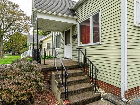 3rd image of 3215 Brock Dr