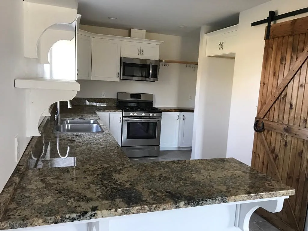 3 bed, 2.5 bath, 1600 sqft, $2,000 — Photo 3