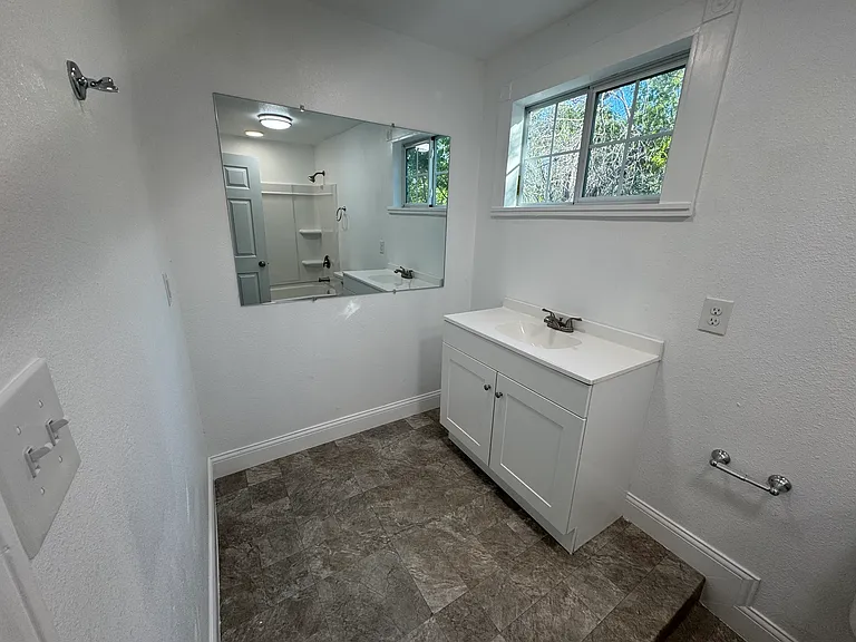 715 W Gerald Ave — Photo 12