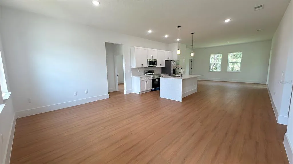 4 bed, 3.0 bath, 1896 sqft, $2,200 — Photo 3