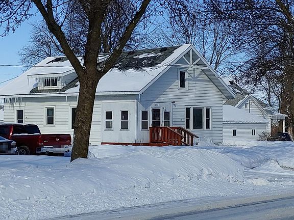 3rd image of 1132 Elm Ave S