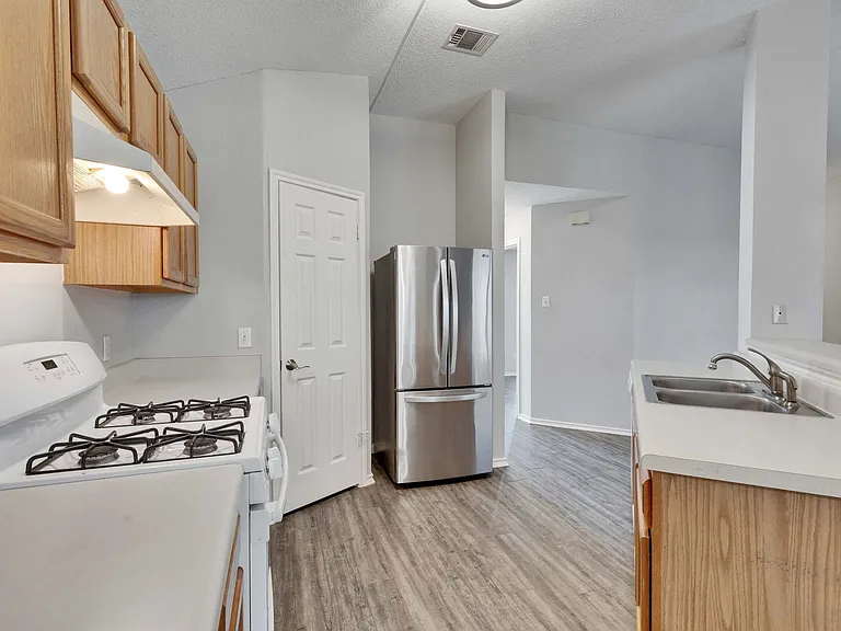 1403 Gulf Way — Photo 6