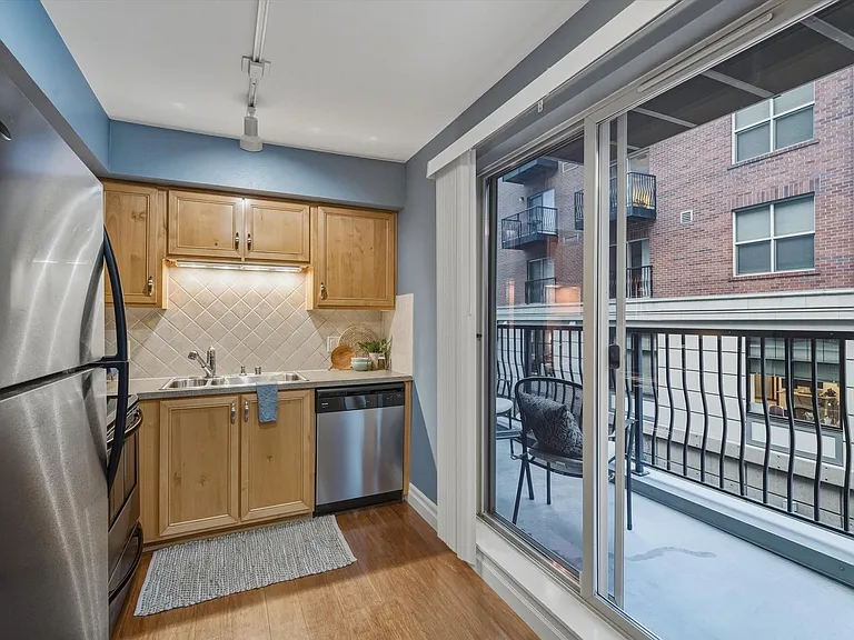 960 Harris Ave #307 — Photo 6