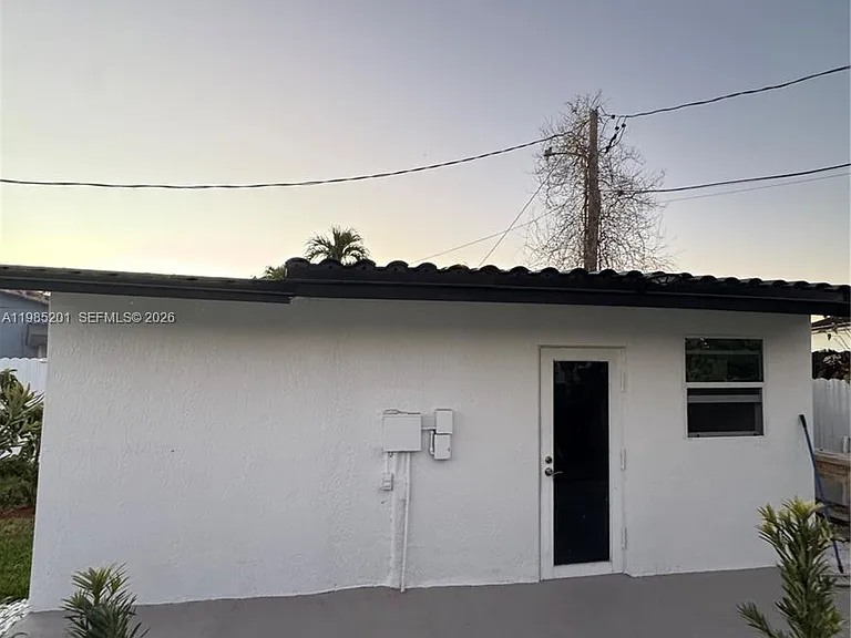 9633 SW 11th Ter — Photo 1