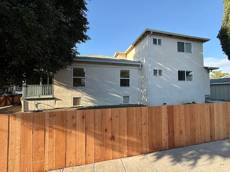 102 Brooklyn Ave — Photo 37