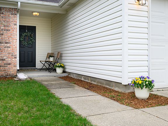 3rd image of 4619 Churchill Downs Cir