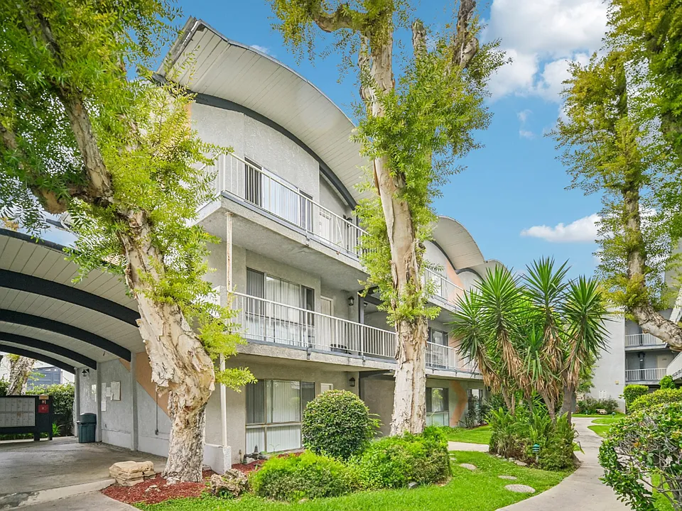 Sherman Garden Apts.. Gorgeous Newly Remodeled Apartments!! CALL NOW!