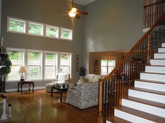 3rd image of 3901 Hearthstone Cir