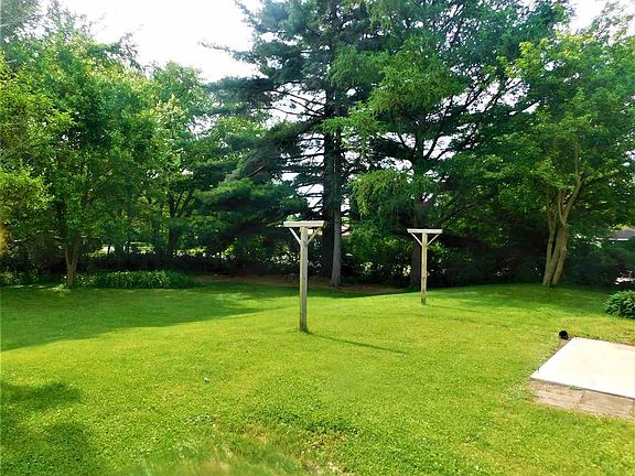 4th image of 1520 Charlotte Dr