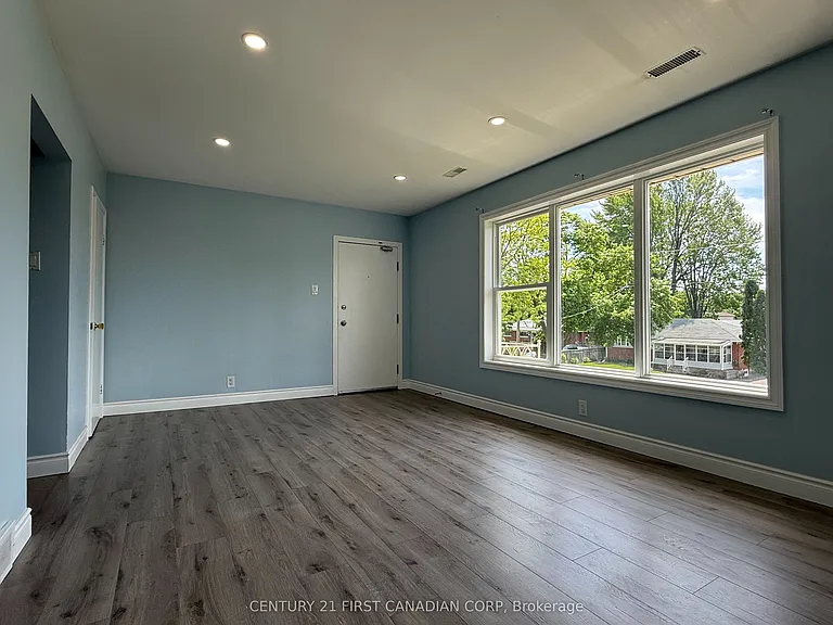 228 Burnside Dr #3 — Photo 6