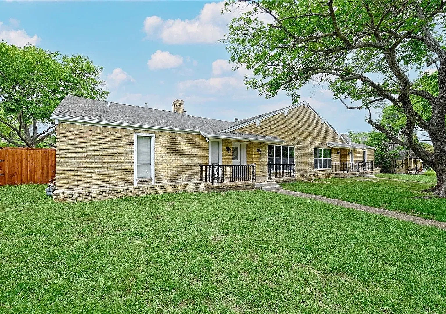 Room in 3 Bedroom Home in Richardson — Photo 1