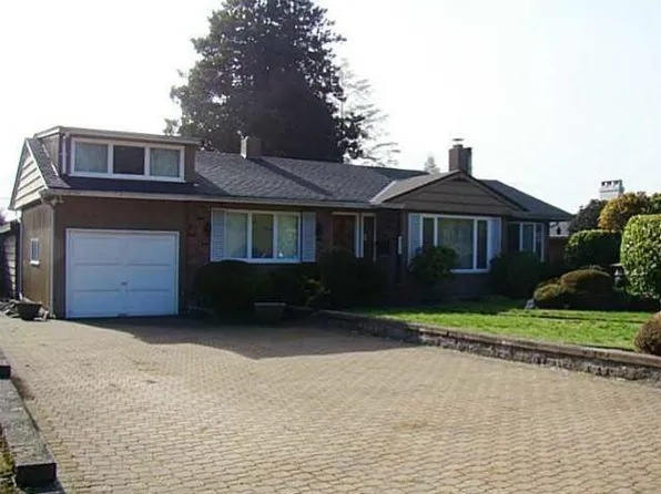 4027 Sunnycrest Dr, North Vancouver, BC V7R 3E3