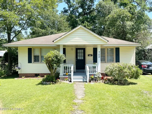 705 Charlotte Street N, Washington, NC 27889