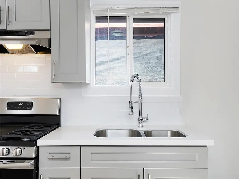 3087 Inez St — Photo 2