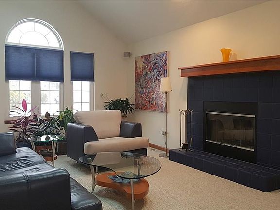 3rd image of 339 Parkway Dr