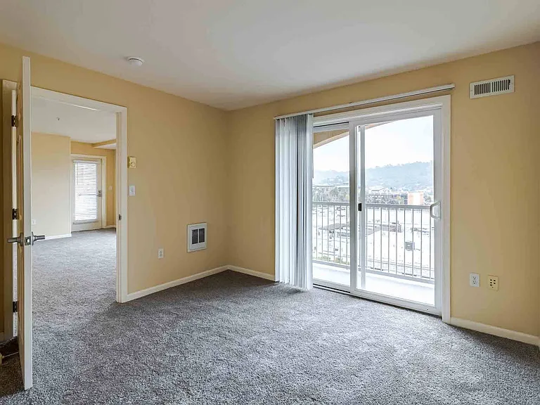 Rafael Town Center Apartments — Photo 15