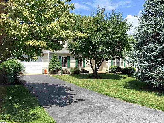 2nd image of 123 Arrowhead Ln