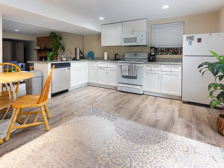 Fairwood Ln — Photo 17