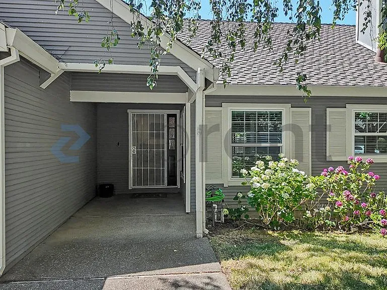 1172 Spruce Tree Cir — Photo 5
