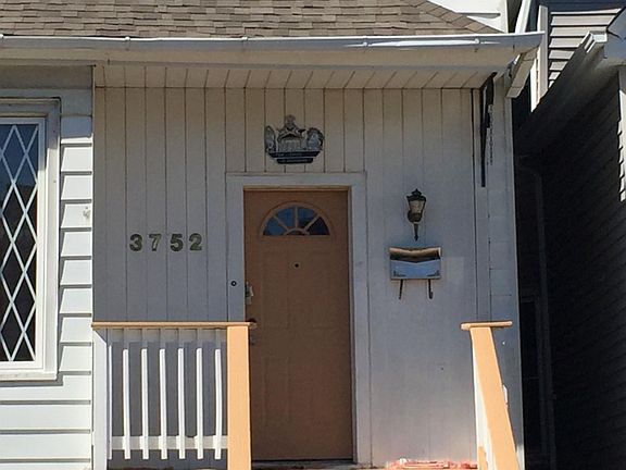 2nd image of 3752 N Sacramento Ave