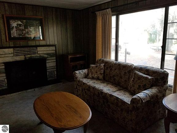 3rd image of 881 Geller Ct