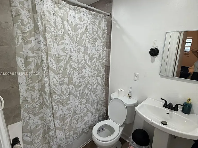 645 NE 35th St #1 — Photo 15