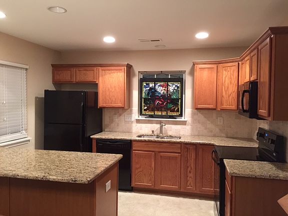 Kitchen Right (stained glass not staying)