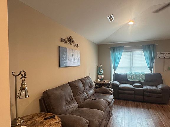 4th image of 59 Robinson Ln
