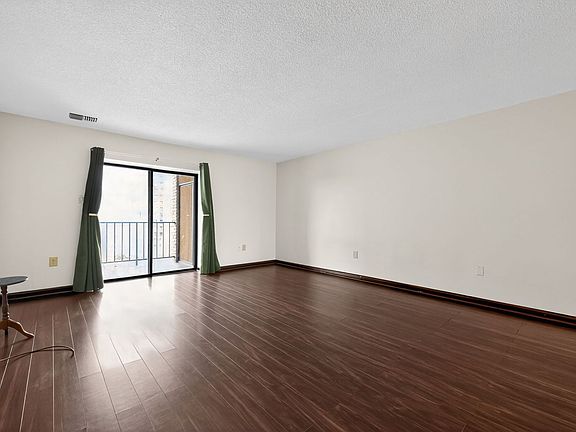 5th image of 10503 Valley Forge Cir