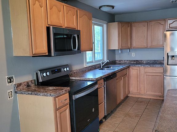4th image of 278 Pleasant Street
