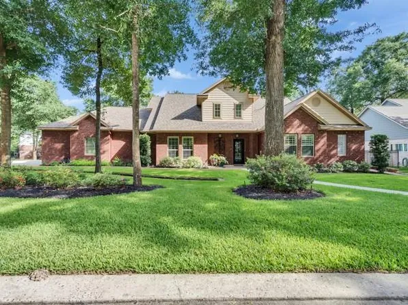 9 Robin Trl, Conroe, TX 77304